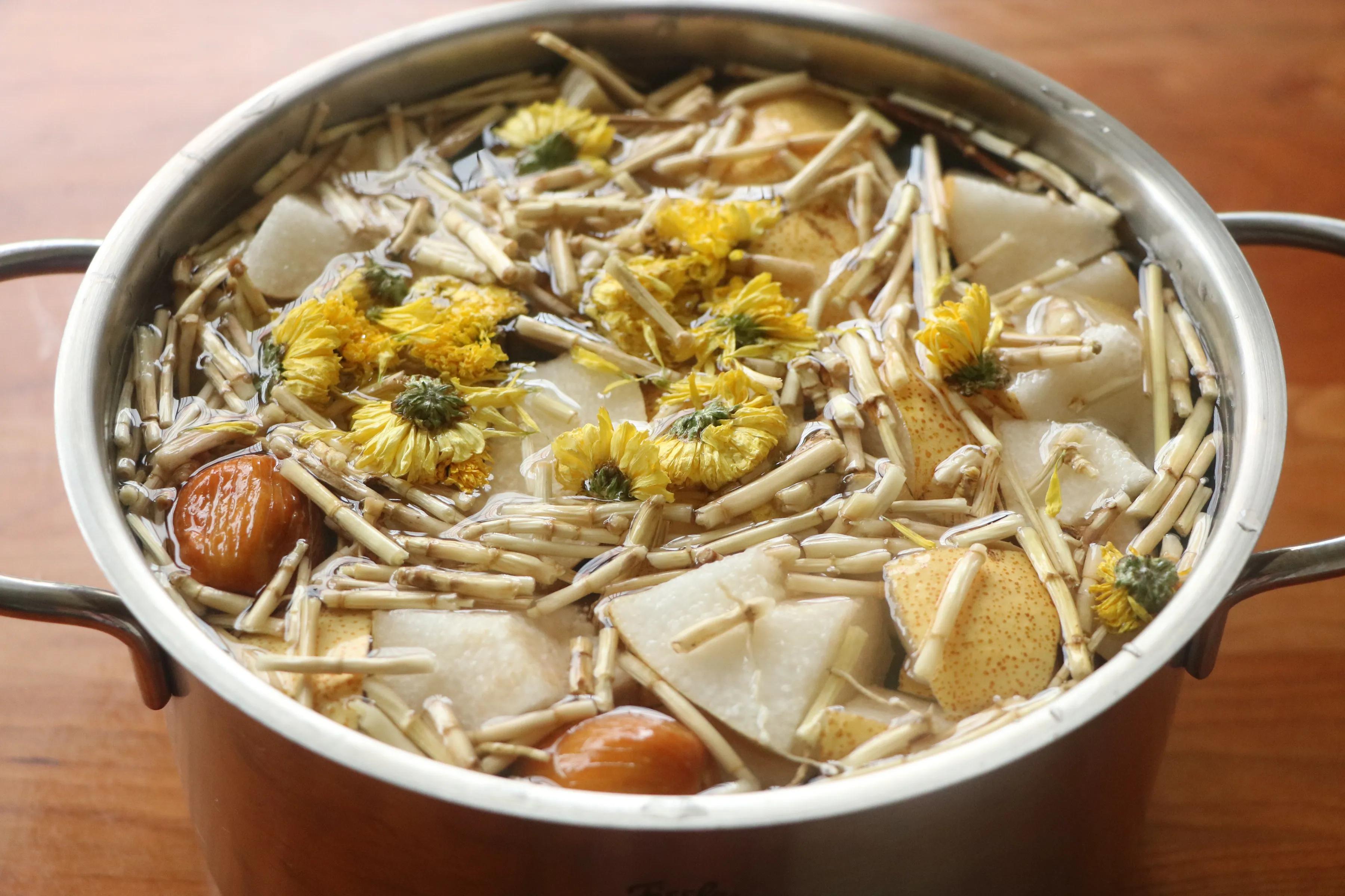 冷饮制作(在家自制私房爆款冷饮,海底椰雪梨膏,清凉解暑,清热去火真好