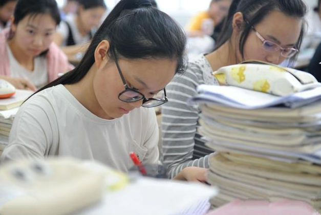 教育部发布通知，2021年高考结束不公布试题和答案，家长坐不住了