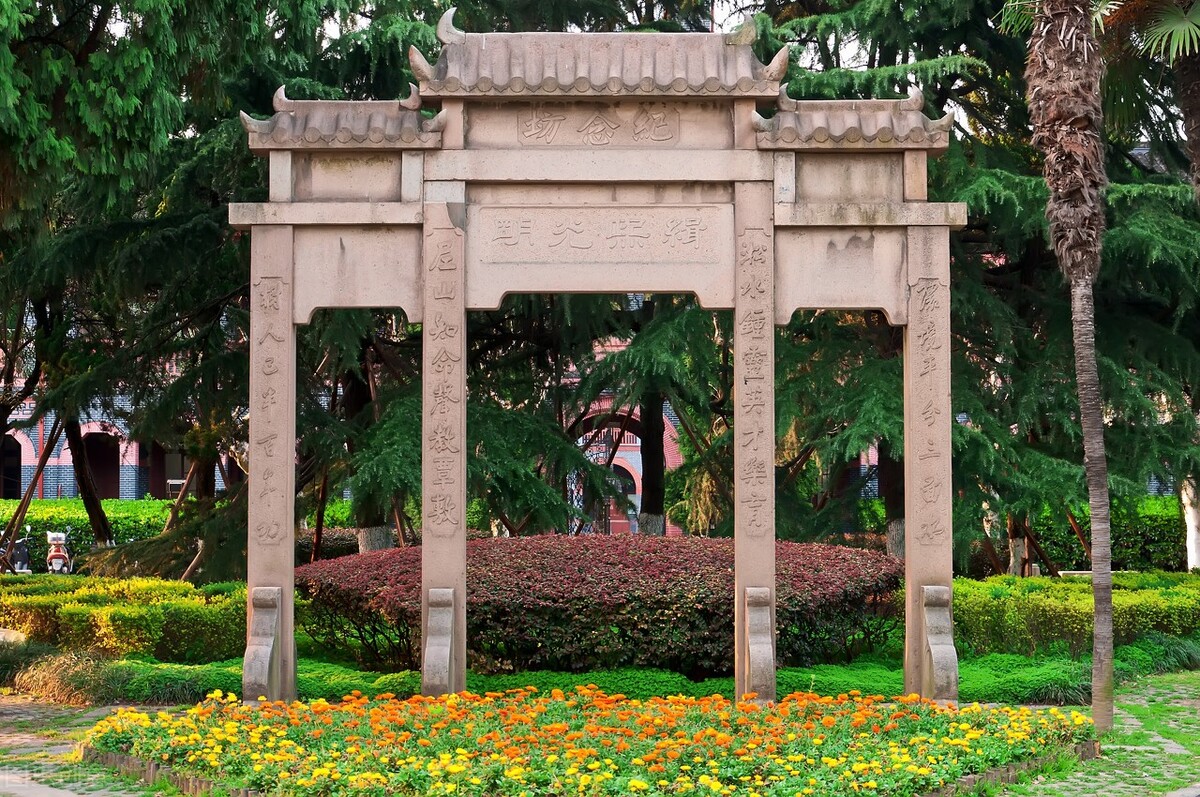 想读法学专业，选择哪些大学就读比较好？可考虑这6所大学