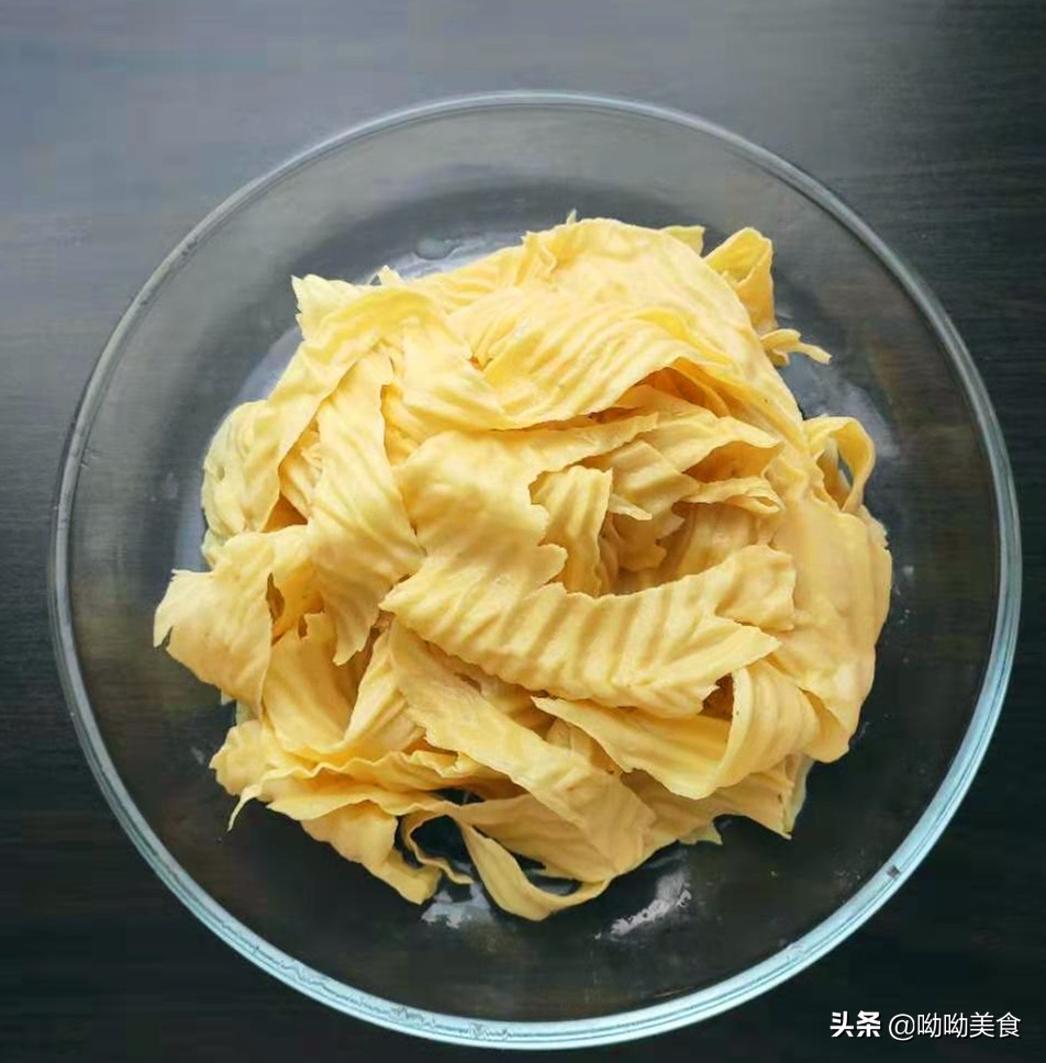 儿时的美味，“人造肉”搭配上小白菜，清脆爽口，有嚼劲