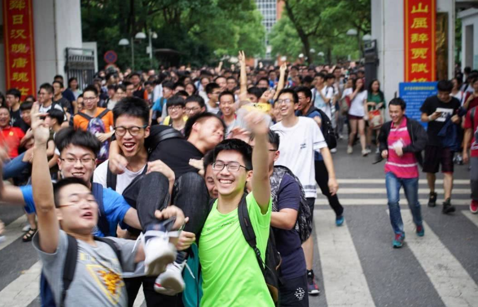 衡中复读生提前开学，引发众多应届生不满，这样的教育不公平