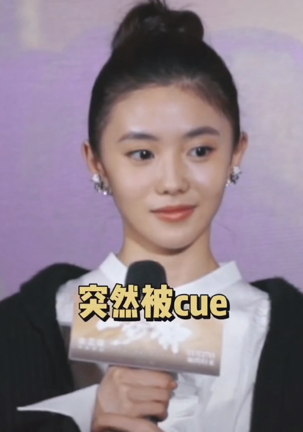 谋女郎刘浩存整容?清纯旧照与红毯亮相照对比,被指下巴变化明显