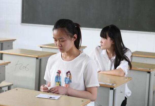 高考当天别穿“校服”，可能会影响高考成绩，提前了解不吃亏