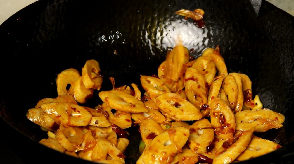 面筋别烤着吃了，试试这样新吃法，开胃又解馋，饭店都买不到