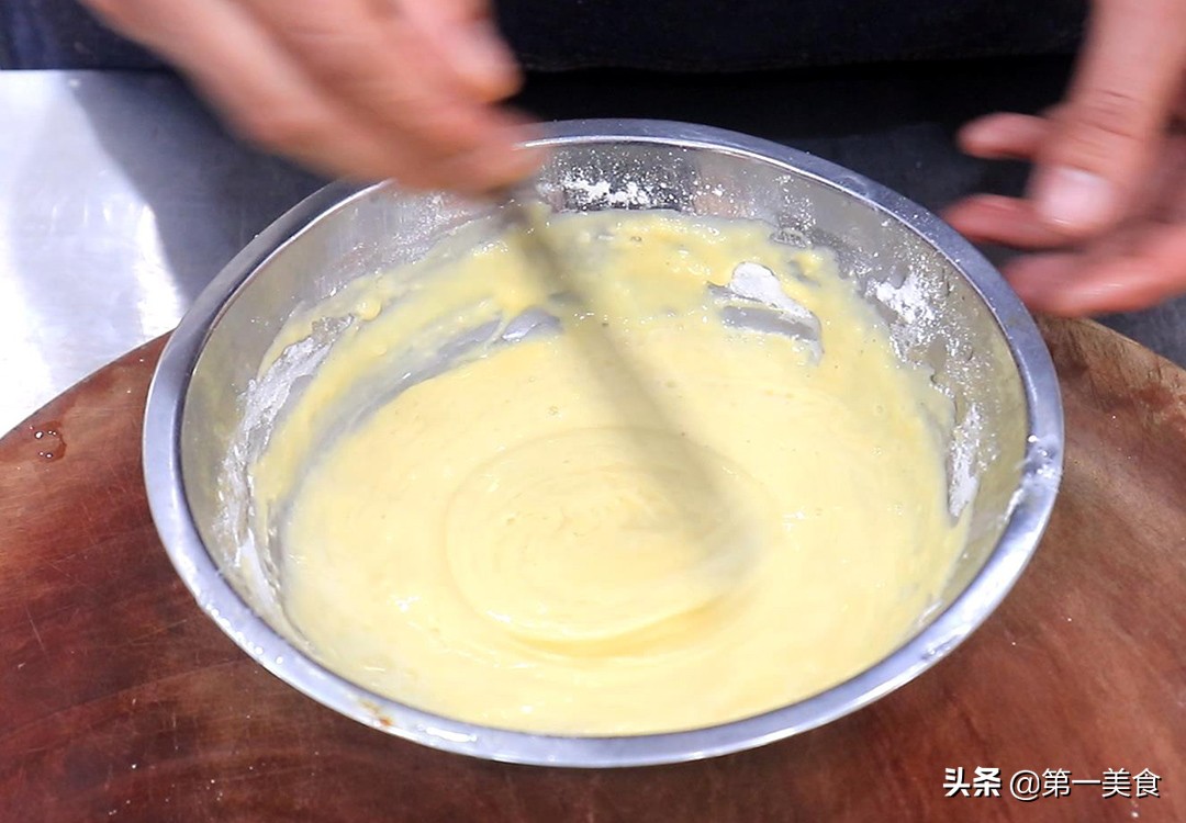 炸鸡裹粉是什么粉（教你脆皮鸡翅裹面粉关键秘方）