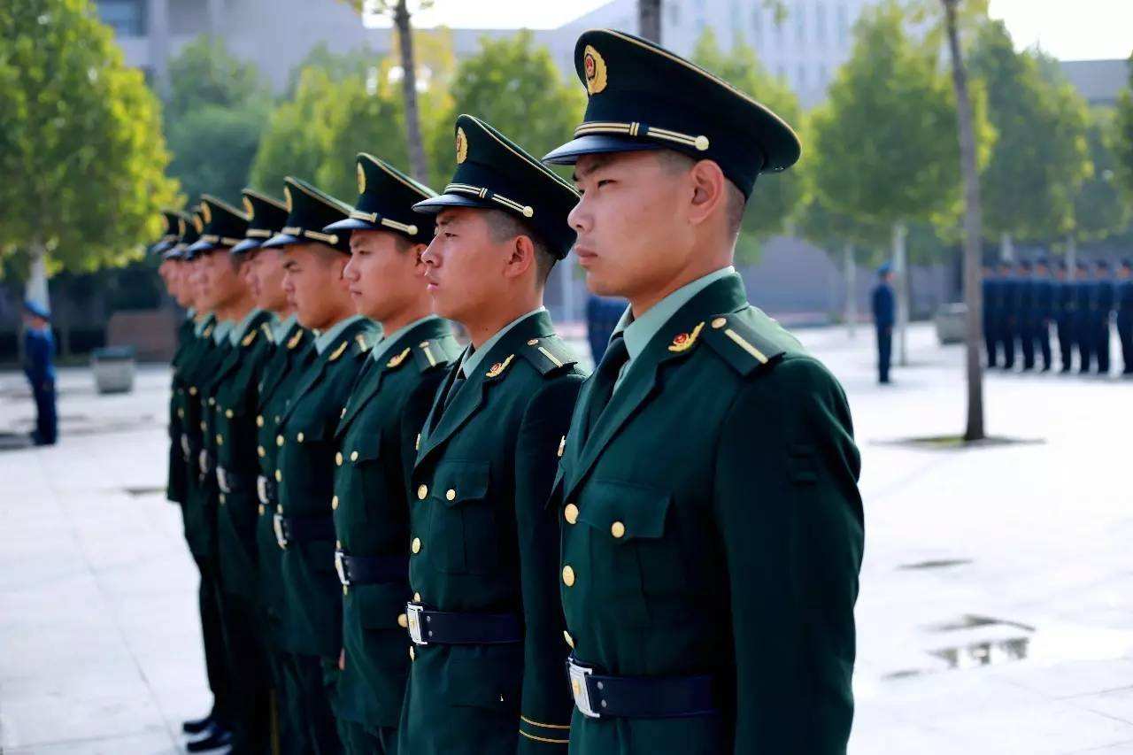 高中生入伍的3种方式，2大发展方向，4条具体途径，建议了解