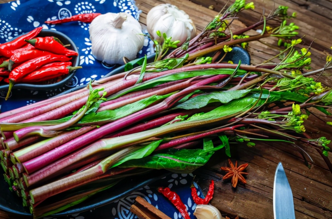 我国的特产蔬菜红菜薹,曾与武昌鱼齐名,种1次收8次,天冷更好吃