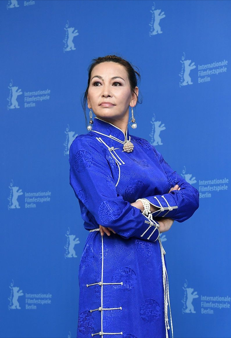 艾丽娅个人资料(粗犷的艾丽娅现实中挺可爱) - 散下步