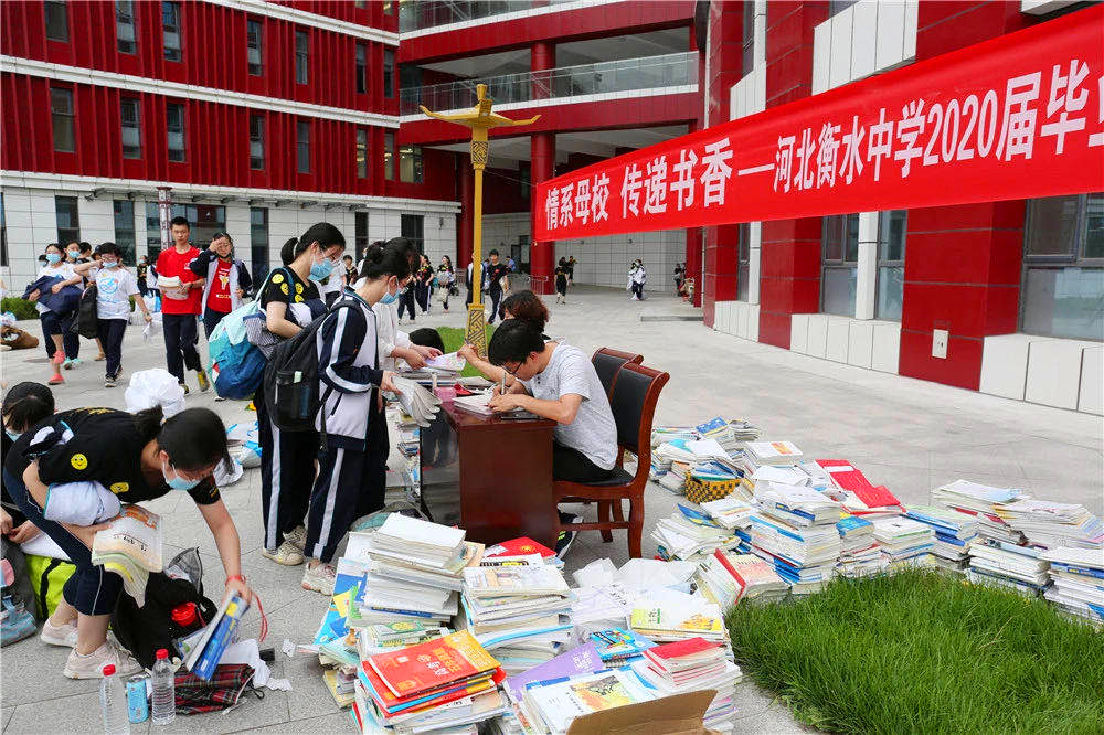 一年275个清华北大背后，衡水中学有多拼？高考当天仍坚持6点跑操