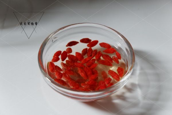 要想羊肉不腥不膻，除了焯水，加这3种食材一起炖，汤更鲜美