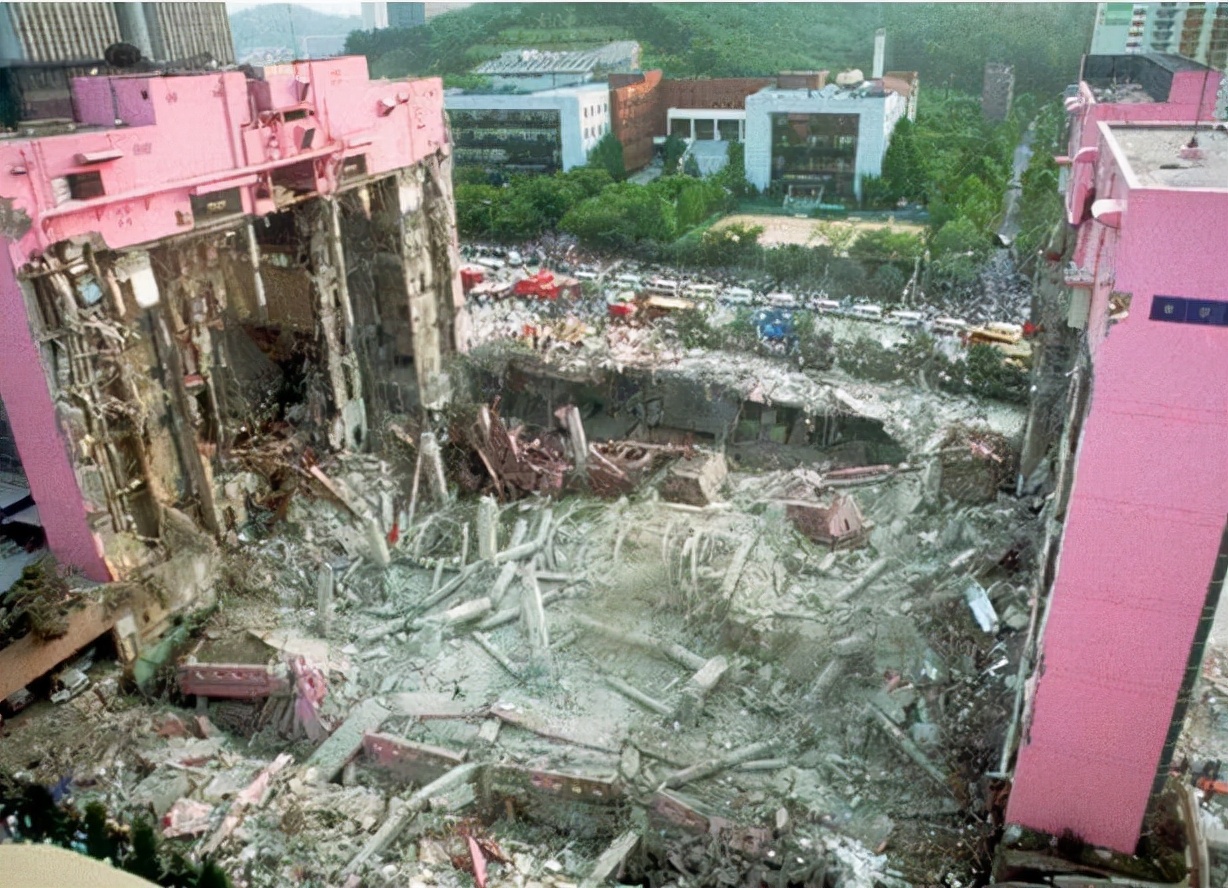 1995年韩国百货大楼20秒内倒塌，1400人被埋，是天灾，还是人祸？