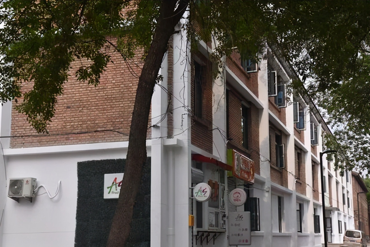 大学寝室的“天花板”：夫妻宿舍yyds，拼搏一年我要上南开