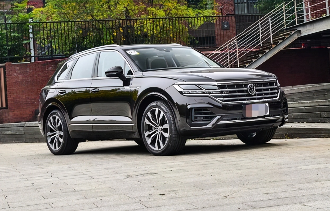 68.2万喜提沃尔沃XC90，2个月再开大众途锐，车主：对比差距明显