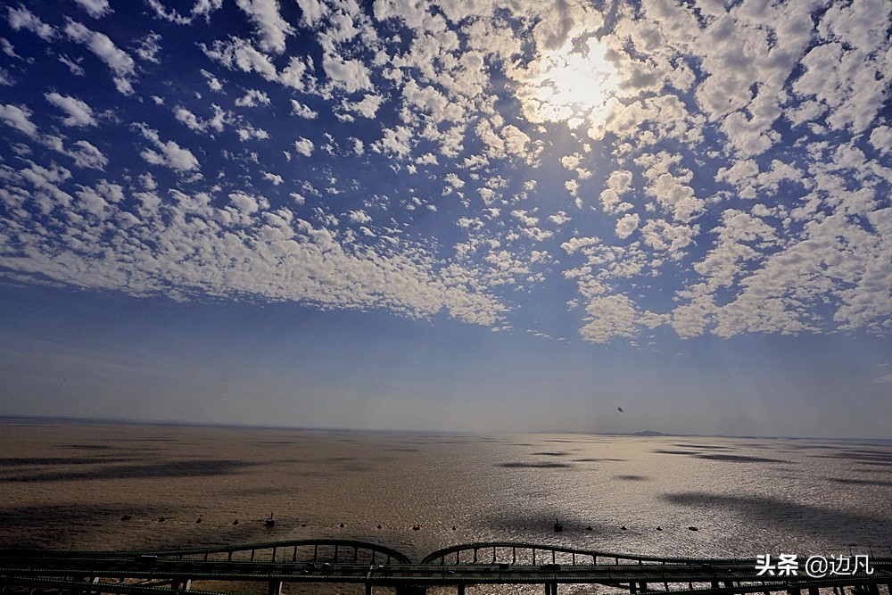 杭州湾跨海大桥，桥上俯瞰杭州湾别有一番风景