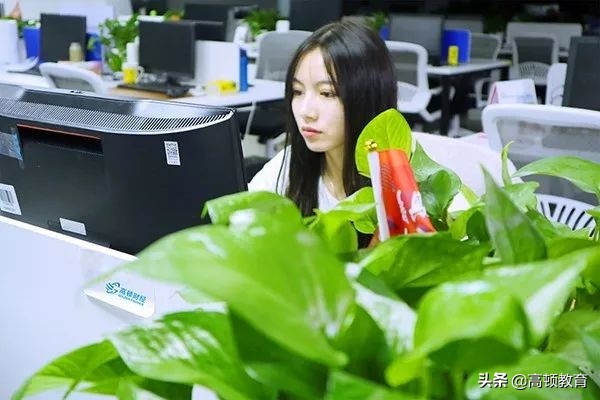 人工智能正对会计人员发起冲击，注册会计师的职业发展又如何？