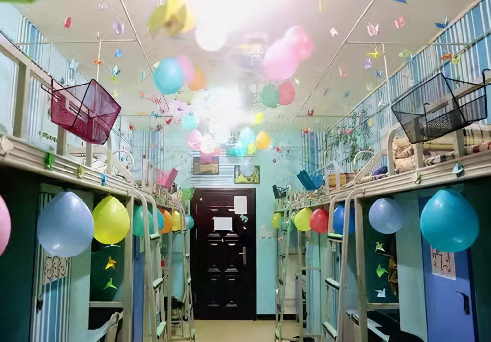 生无可恋？挑战史上最差寝室，看看有没有你的学校