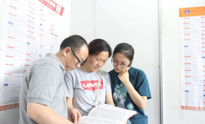 2所中央直属的二本大学，500分左右就有机会被录取，就业率也很高