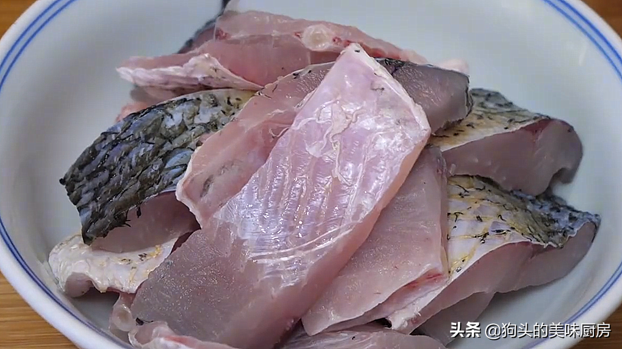 秋天要多吃鱼，教你懒人做法，用料简单味道香，上桌汤汁都不剩