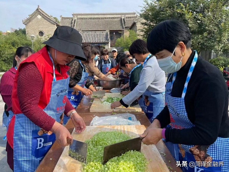 单县农商银行举办重阳节饺子宴活动