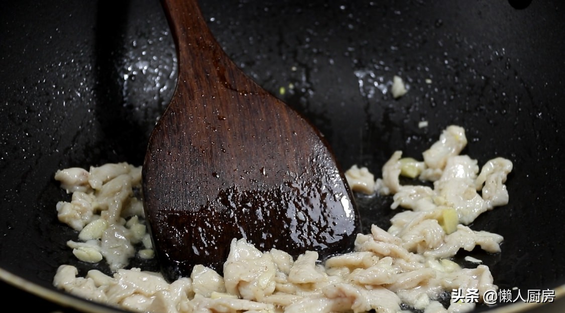 豆腐遇到它就这样炖，好吃极了，营养丰富，又鲜又嫩