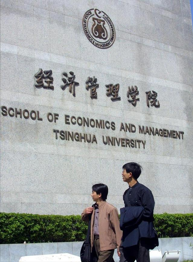 今后想当公务员，有哪些专业适合考公务员？为何推荐这4个专业？