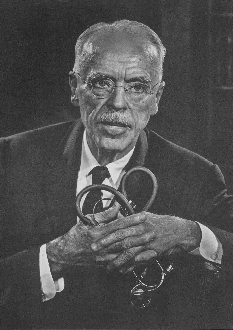 “摄影界伦勃朗”，拍下无数伟大的时代面孔，每一张都充满了故事