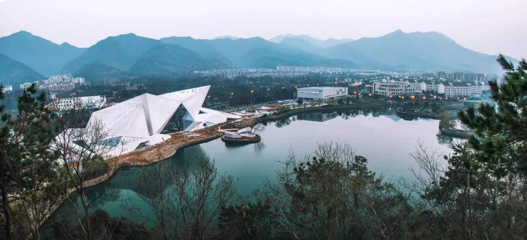最适合中等艺考生报考的九所大学，承认统考成绩，还很好就业