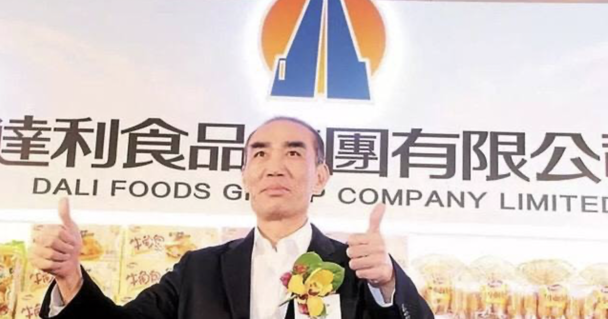 农村穷小子，靠卖零食身价87亿，成福建首富，儿子却意外身亡