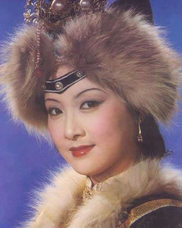 红楼人物谱之王熙凤：生如夏花，用灿烂浓烈的色调告诉世界我来过