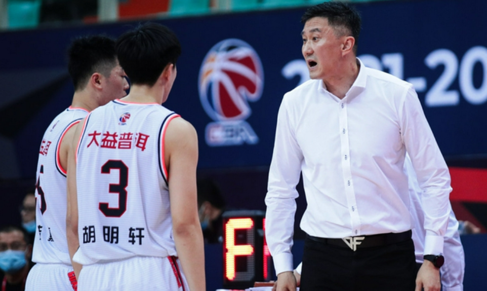 cba教练哪个强(CBA前5位的主教练排名，杜锋跌到了第5名，杨鸣郭士强稳居着前3位)