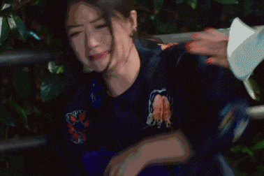 被韩红说二、情商负数的蒋欣37岁了，没考上大学的她为何能走红？