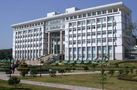 这所日渐式微的一本高校，还能“醒来”吗