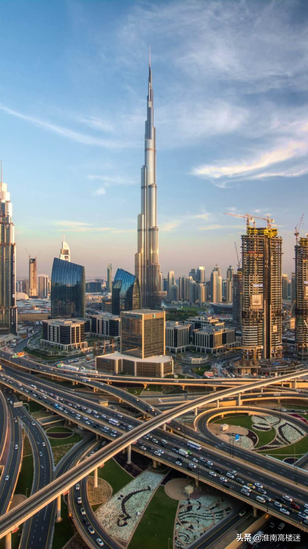 已建成的世界第一高楼 828米162层阿联酋迪拜哈利法塔