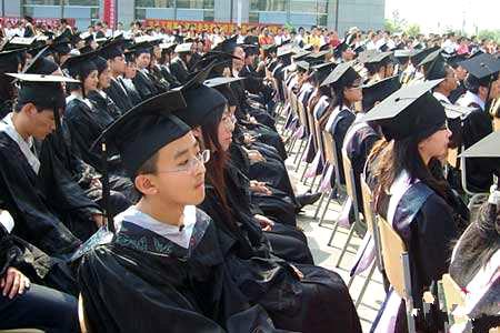 他是我国最小年龄上大学的神童，曾逼迫父母在京买房，现在怎么样