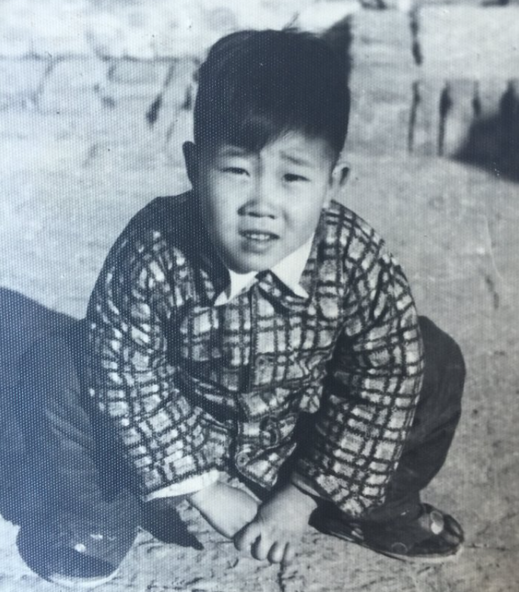 杜旭东：演反派都不用化妆，嘴一歪眼一蔑，观