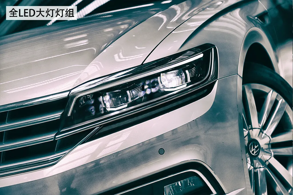 车长超5米，纵置发动机布局！试驾大众“神车”辉昂