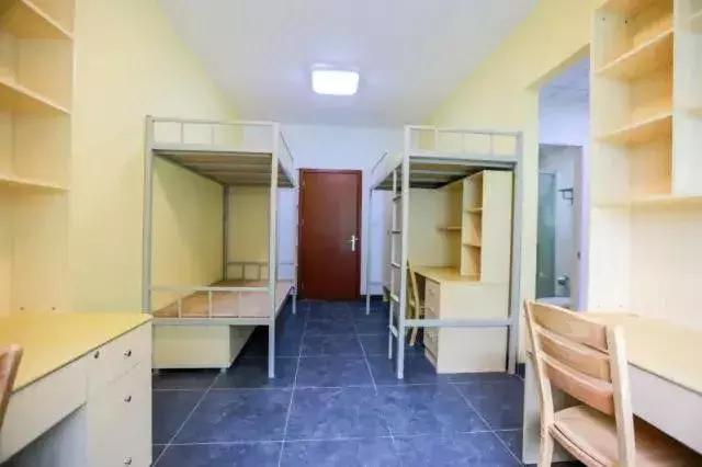 广东最坑爹vs最壕的大学宿舍！你们感受一下，这区别扎心了