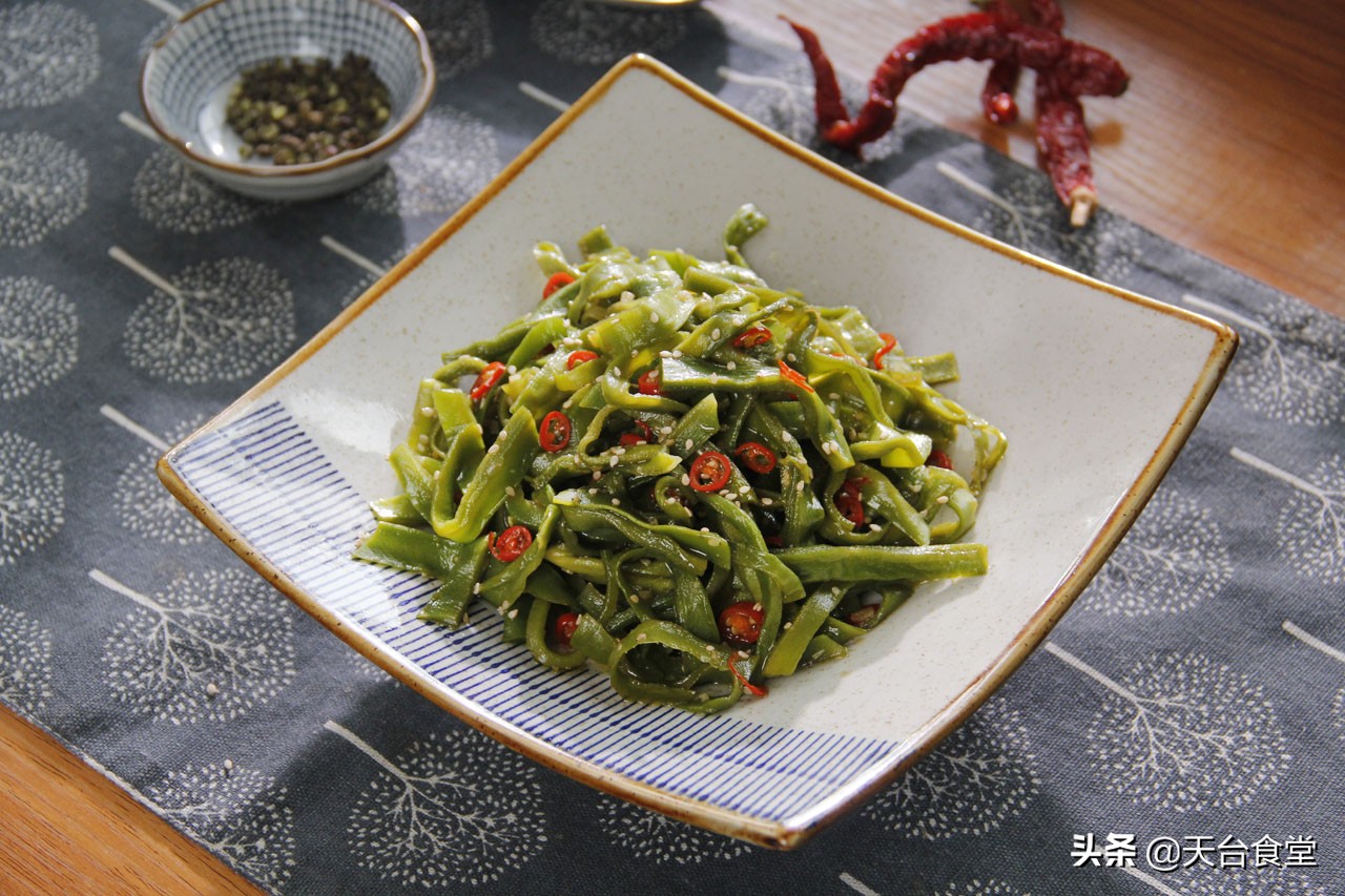 学会这道凉拌贡菜，我相信其它凉拌菜都不在话下了