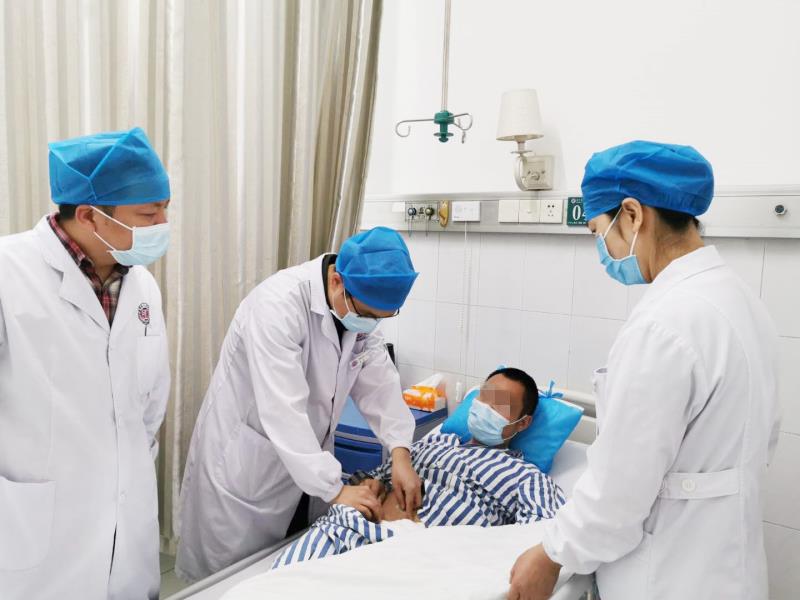 阴囊水肿图片(年轻男子一侧) - 赤虎壹号