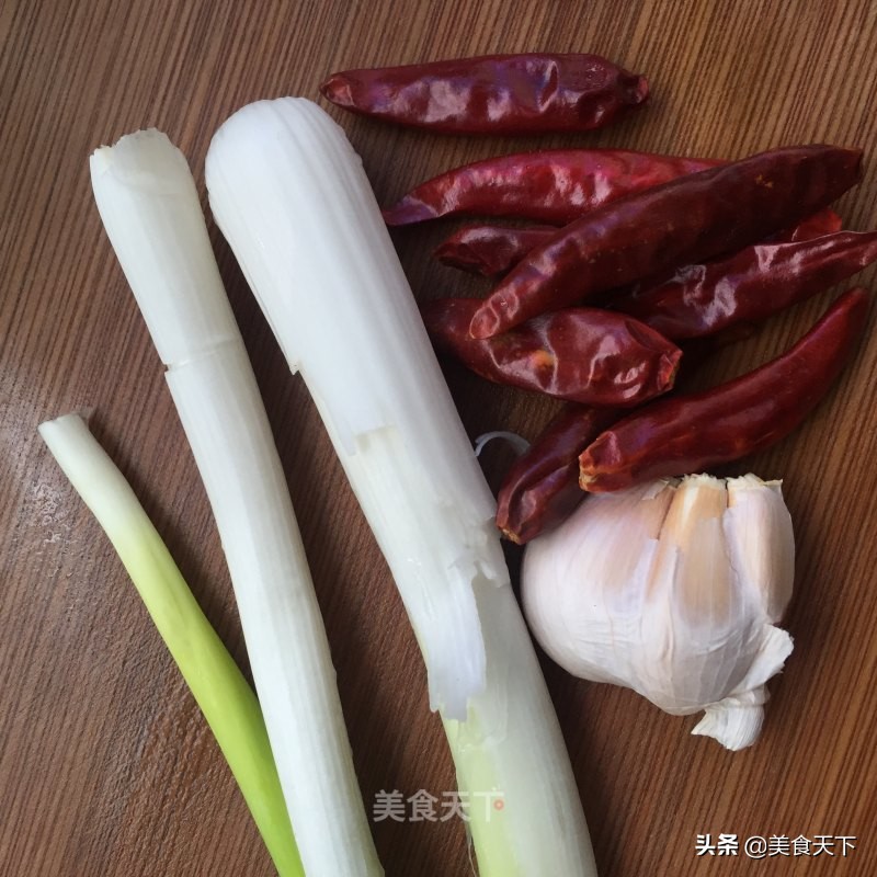 酸溜溜的味道，酸爽可口，开胃下饭，还帮油腻腻的肠胃减减负