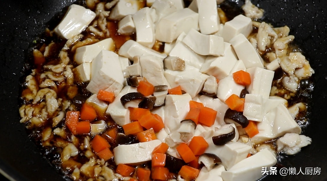 豆腐遇到它就这样炖，好吃极了，营养丰富，又鲜又嫩