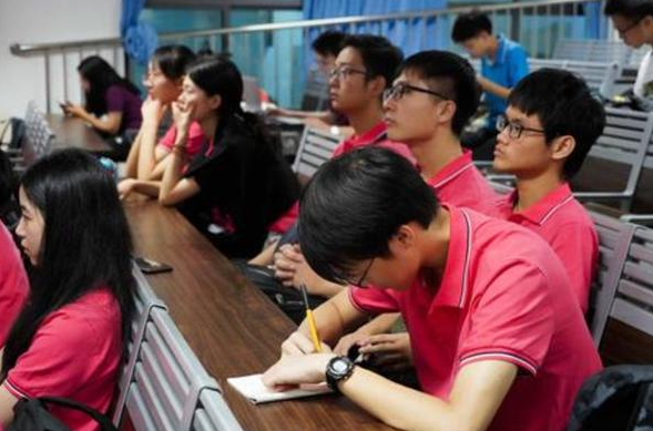 “用工荒”继续蔓延，工厂月薪近万仍没人选择，大学生们去哪了