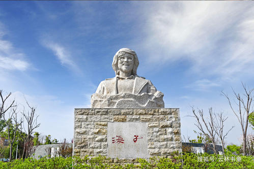 15岁考入北大的天才诗人，25岁却卧轨自杀，海子父亲：不该学文科