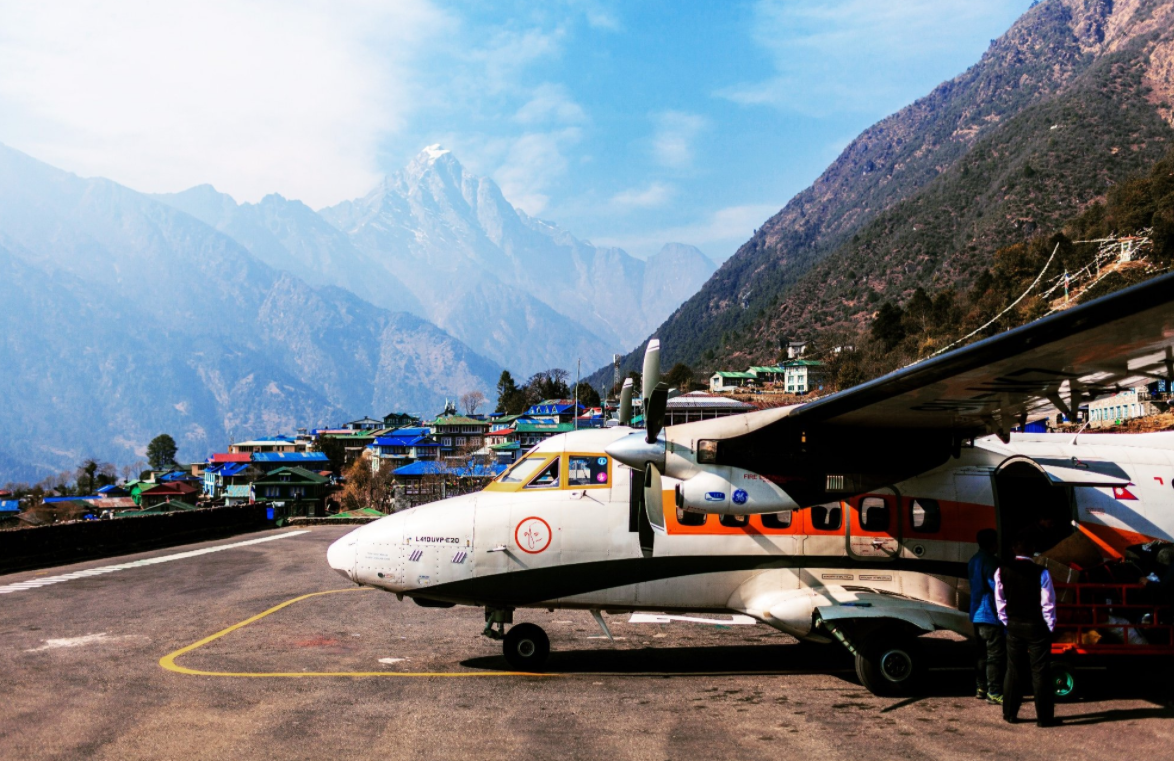 卢卡拉机场(世界上最危险机场之一尽头是悬崖)