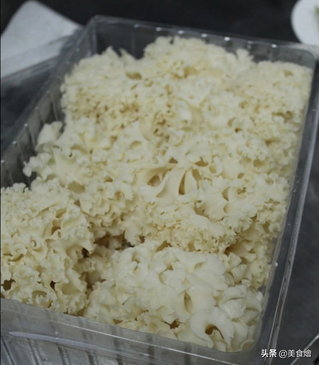 绣球菌的家常做法（2个步骤学做干锅绣球菌）