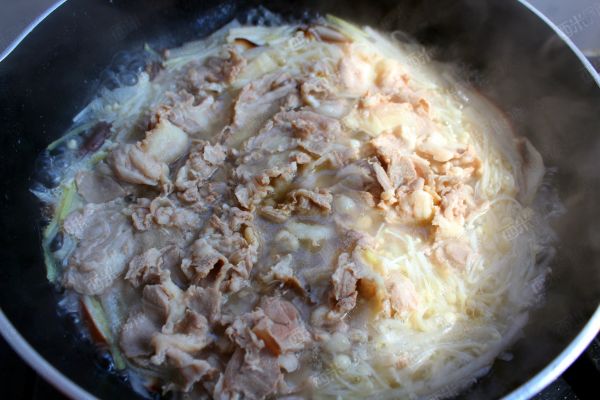 要想羊肉不腥不膻，除了焯水，加这3种食材一起炖，汤更鲜美