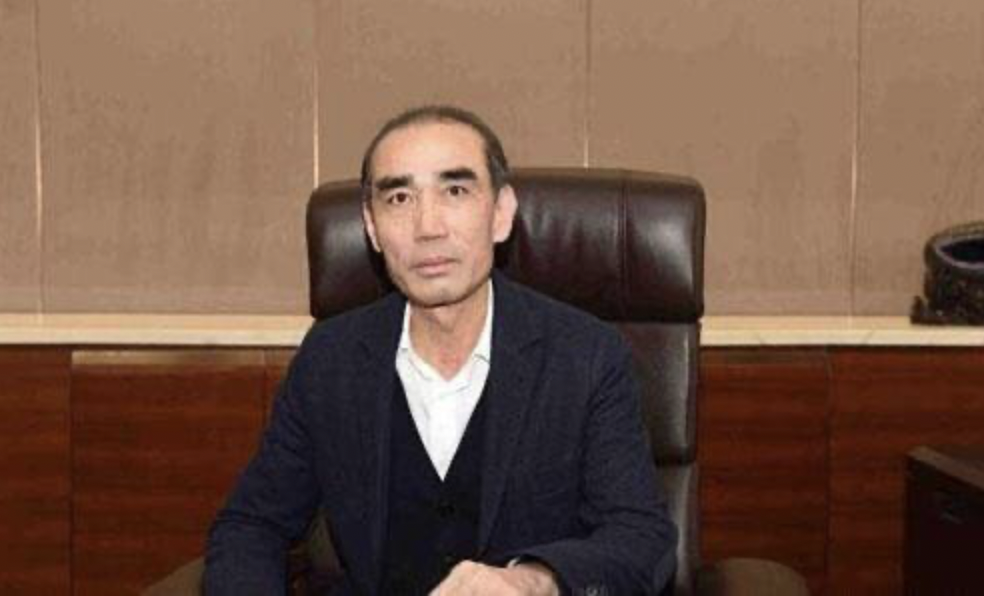 农村穷小子，靠卖零食身价87亿，成福建首富，儿子却意外身亡