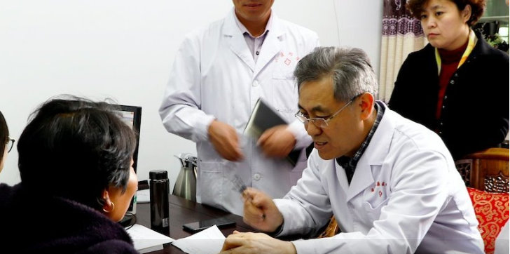 从赤脚医生到全国名中医，天津教授让医院扭亏为盈、成为三甲，填补这一空白！