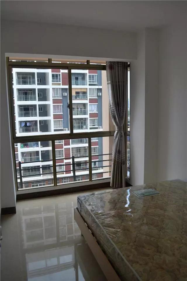 装修没钱只刷大白墙，发朋友圈晒新房装修效果，却引来满屏吐槽