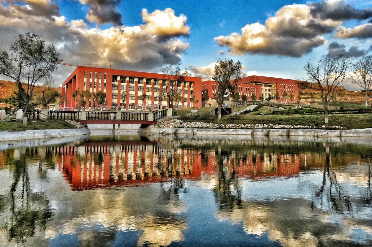 五所拥有多个校区的大学，第一位在北京拥有12个校区，实力强